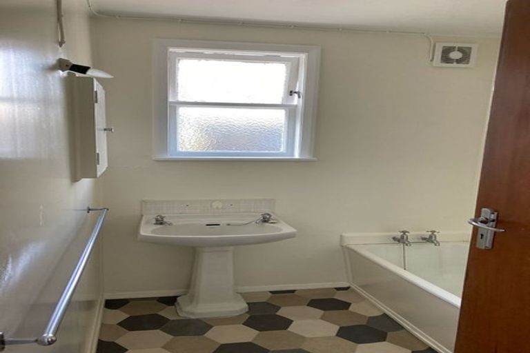 Photo of property in 2 Camperdown Road, Miramar, Wellington, 6022