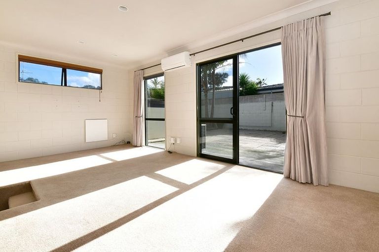 Photo of property in 22 Amorino Drive, Red Beach, 0932