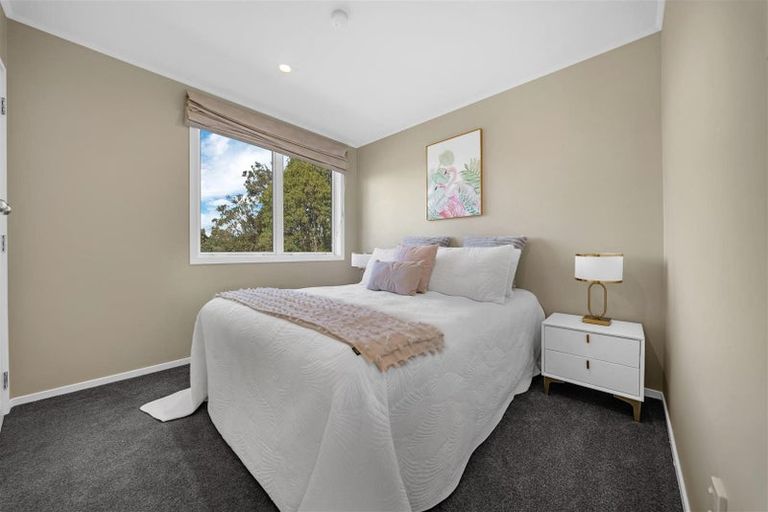 Photo of property in 19 Deverell Place, Northcross, Auckland, 0632