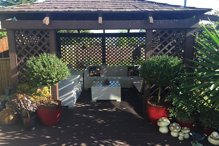 Photo of property in 1/47 Edmonton Road, Henderson, Auckland, 0612