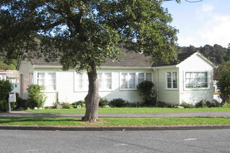 Photo of property in 2 Toomath Street, Naenae, Lower Hutt, 5011