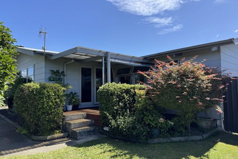 Photo of property in 38 Spriggs Crescent, Greenmeadows, Napier, 4112