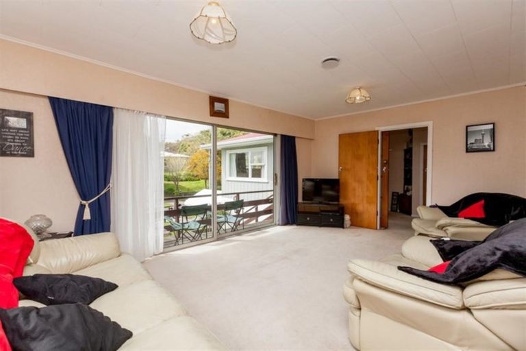 Photo of property in 18 Beaumont Crescent, Frankleigh Park, New Plymouth, 4310