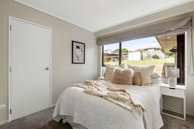 Photo of property in 43 Unsworth Drive, Unsworth Heights, Auckland, 0632