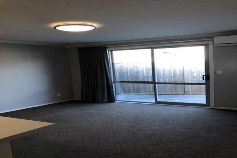 Photo of property in 2/27 Jones Crescent, Melville, Hamilton, 3206