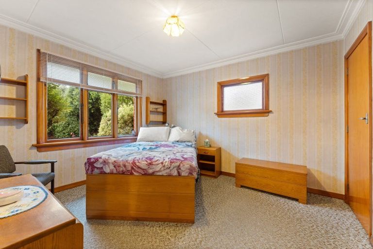 Photo of property in 122 Easther Crescent, Kew, Dunedin, 9012