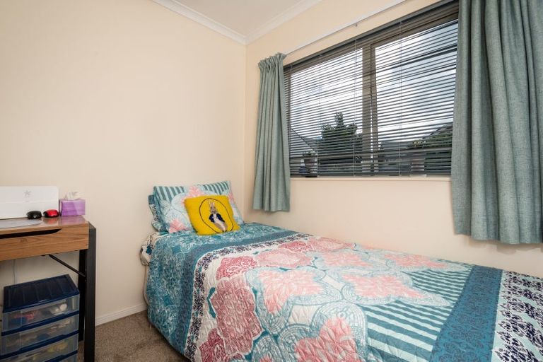 Photo of property in 5/16 Vinograd Drive, Te Atatu Peninsula, Auckland, 0610