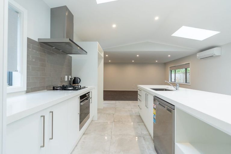 Photo of property in 5a Woodstock Place, Hokowhitu, Palmerston North, 4410