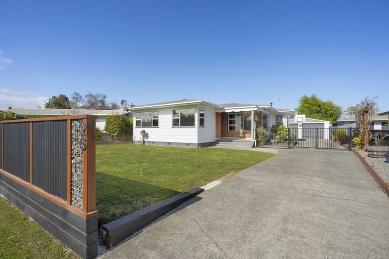 Photo of property in 26 Dunk Place, Milson, Palmerston North, 4414