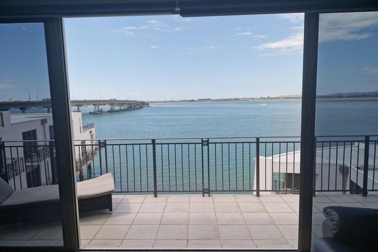 Photo of property in 2/51 Dive Crescent, Tauranga, 3110