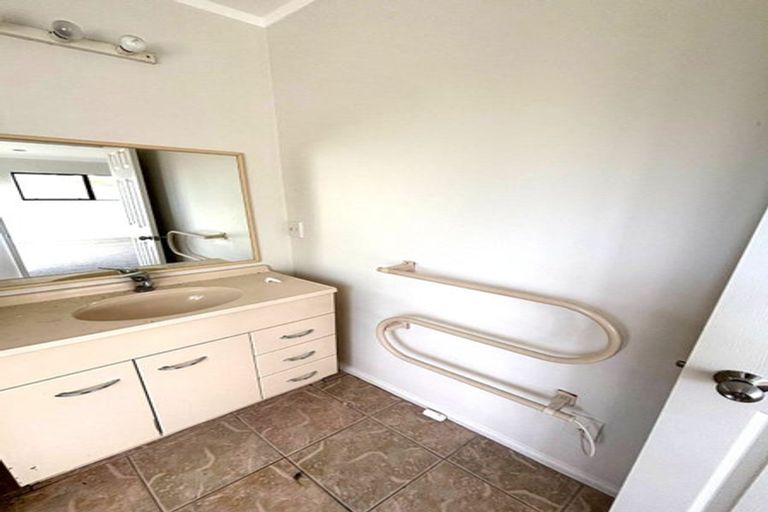 Photo of property in 14 Arrowsmith Drive, Clover Park, Auckland, 2019