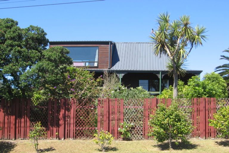 Photo of property in 1/485 Beach Road, Murrays Bay, Auckland, 0630