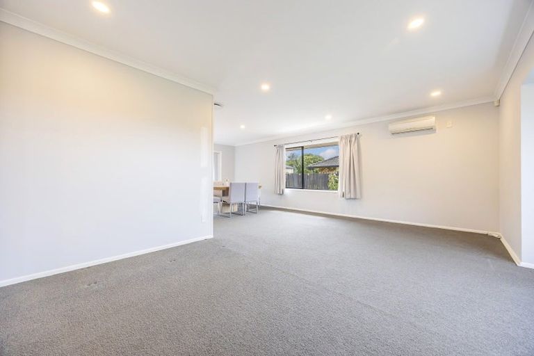 Photo of property in 56 Lothian Brae, Wattle Downs, Auckland, 2103