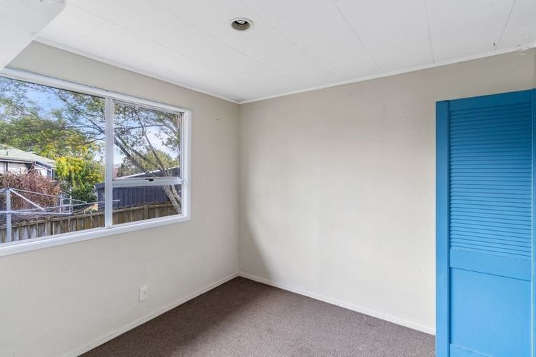Photo of property in 23 Hobsonville Road, West Harbour, Auckland, 0618