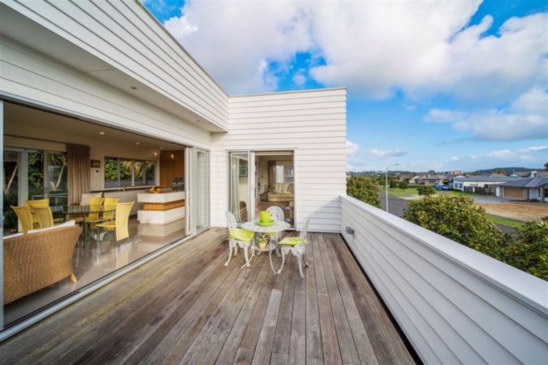 Photo of property in 16 Links Drive, Waiwhakaiho, New Plymouth, 4312