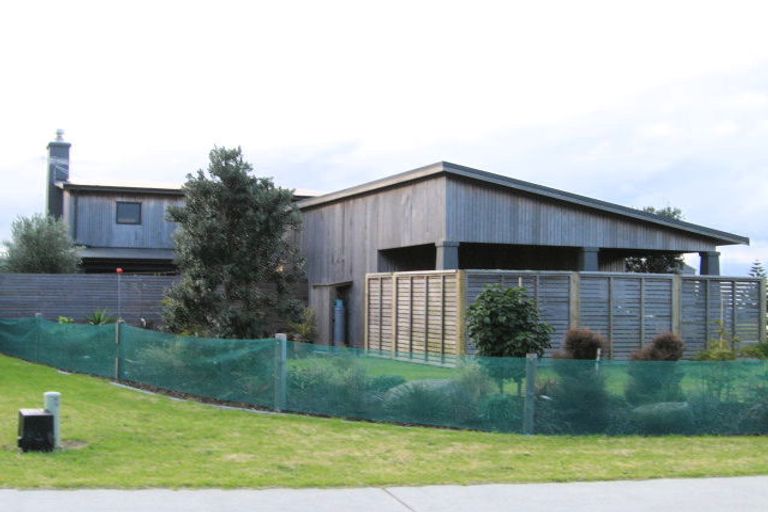 Photo of property in 5 Paraoa Crescent, Omaha, 0986