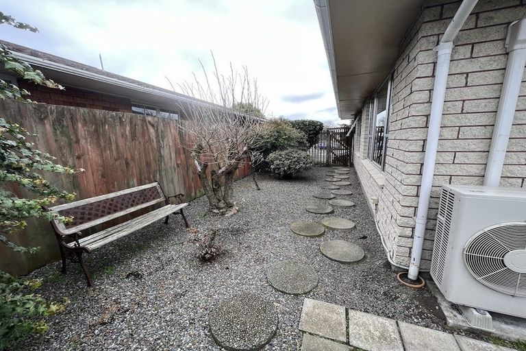Photo of property in 28 Solway Avenue, Ilam, Christchurch, 8041