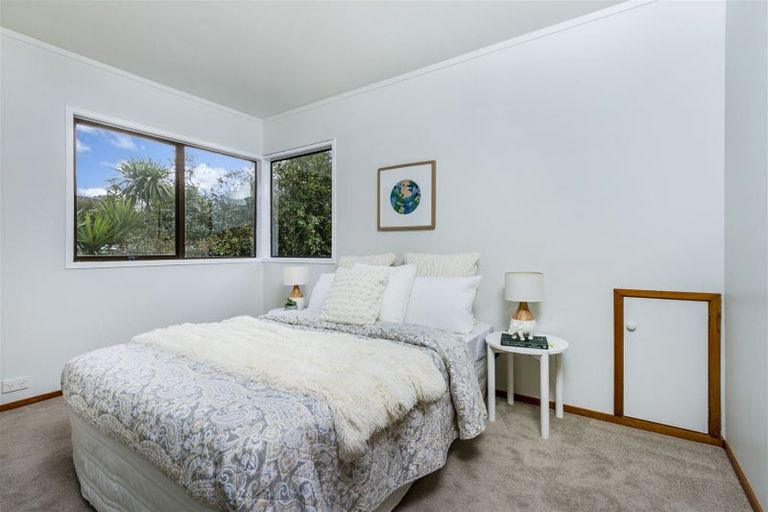 Photo of property in 1/3 Holdaway Avenue, Northcote, Auckland, 0627