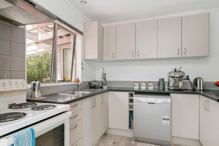 Photo of property in 1/8 Wattle Road, Sunnyvale, Auckland, 0612