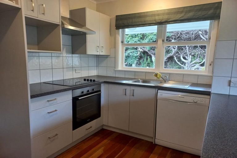 Photo of property in 12 Karu Crescent, Waikanae, 5036