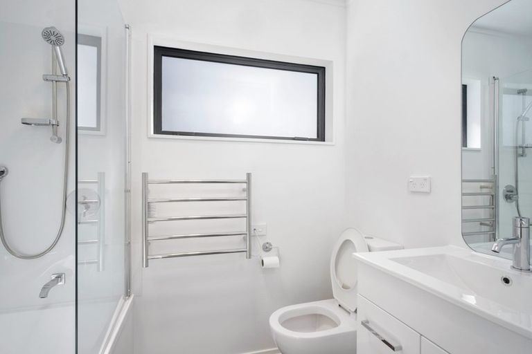 Photo of property in 9 Simon Ellice Drive, Bayview, Auckland, 0629