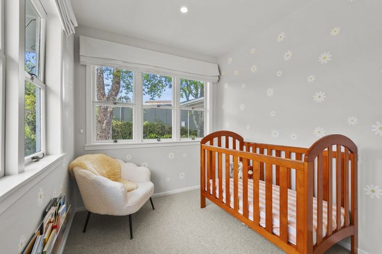 Photo of property in 16 Eversleigh Road, Belmont, Auckland, 0622