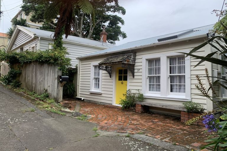 Photo of property in 37 Glenbervie Terrace, Thorndon, Wellington, 6011
