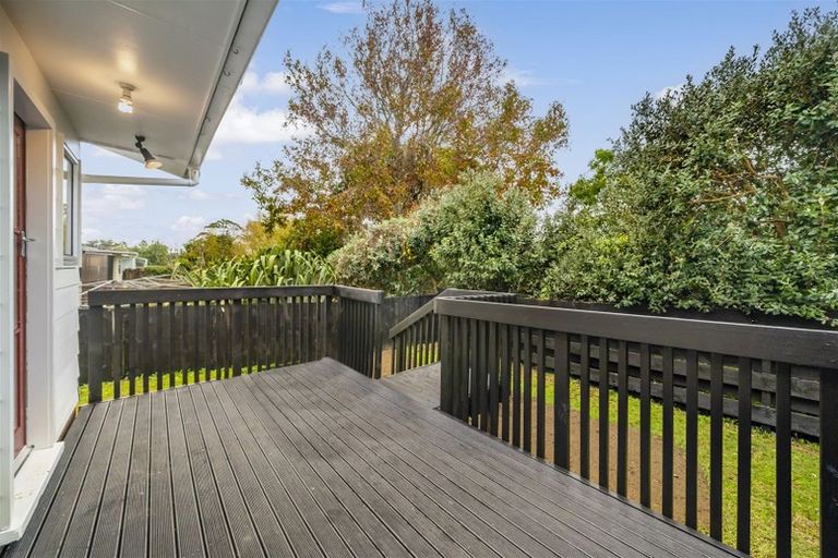 Photo of property in 2/11a Bayside Avenue, Te Atatu Peninsula, Auckland, 0610