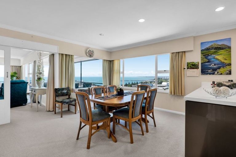 Photo of property in 1 Catherine Crescent, Moturoa, New Plymouth, 4310