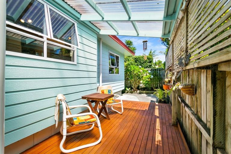 Photo of property in 1/208 Royal Road, Massey, Auckland, 0614