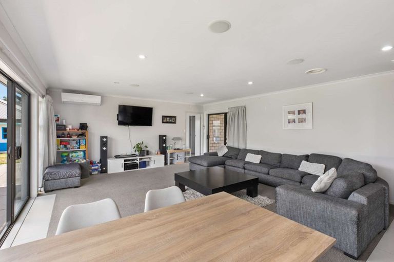 Photo of property in 31 Harbour Crest Drive, Waiuku, 2123