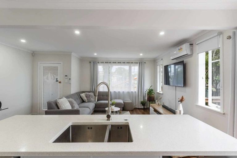 Photo of property in 11 Harrington Road, Henderson, Auckland, 0610