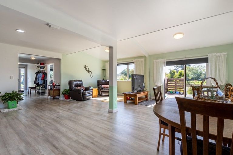 Photo of property in 899 State Highway 1, Te Horo, Otaki, 5581