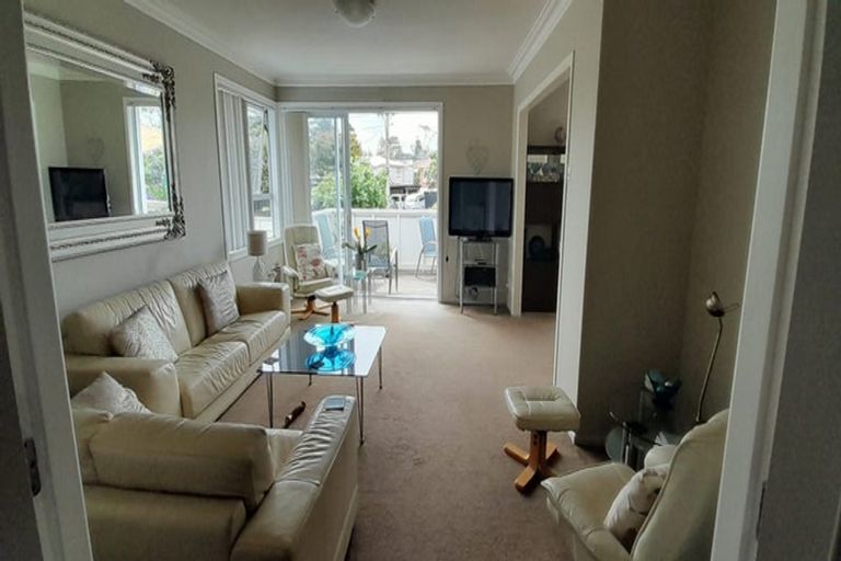 Photo of property in 31 Covil Avenue, Te Atatu South, Auckland, 0610