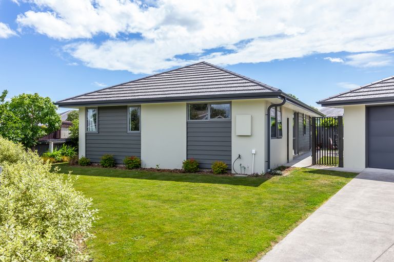 Photo of property in 8 Carteret Place, Aranui, Christchurch, 8061