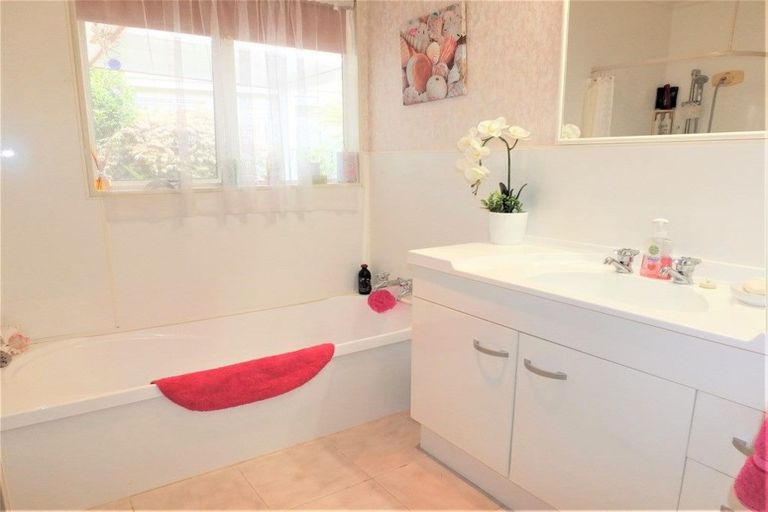 Photo of property in 7b Raumati Crescent, Onerahi, Whangarei, 0110