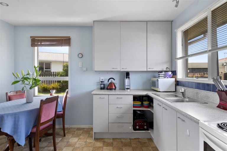 Photo of property in 2/23 Branksome Place, Parklands, Christchurch, 8083