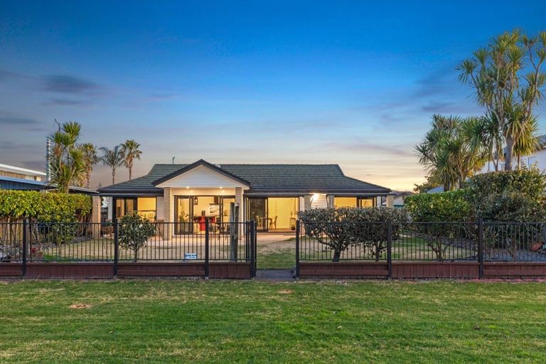 Photo of property in 153 Gravatt Road, Papamoa Beach, Papamoa, 3118