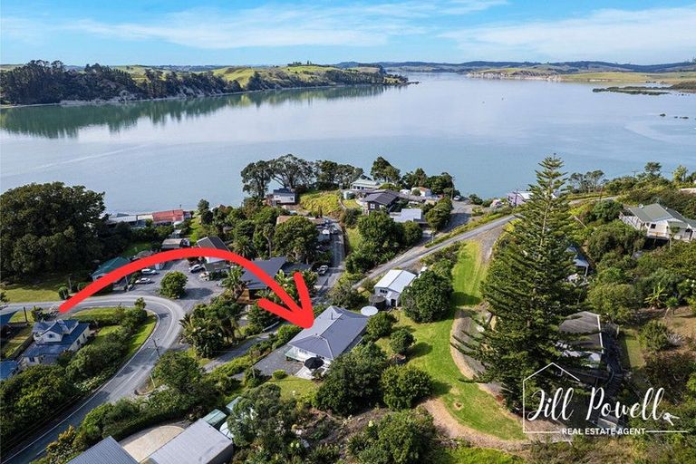 Photo of property in 2 Cliff Street, Pahi, Paparoa, 0571