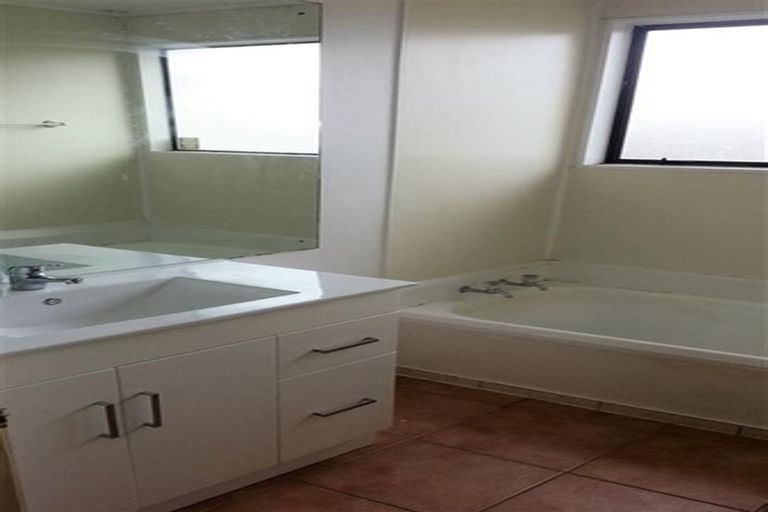 Photo of property in 3/22 Trimdon Street, Randwick Park, Auckland, 2105