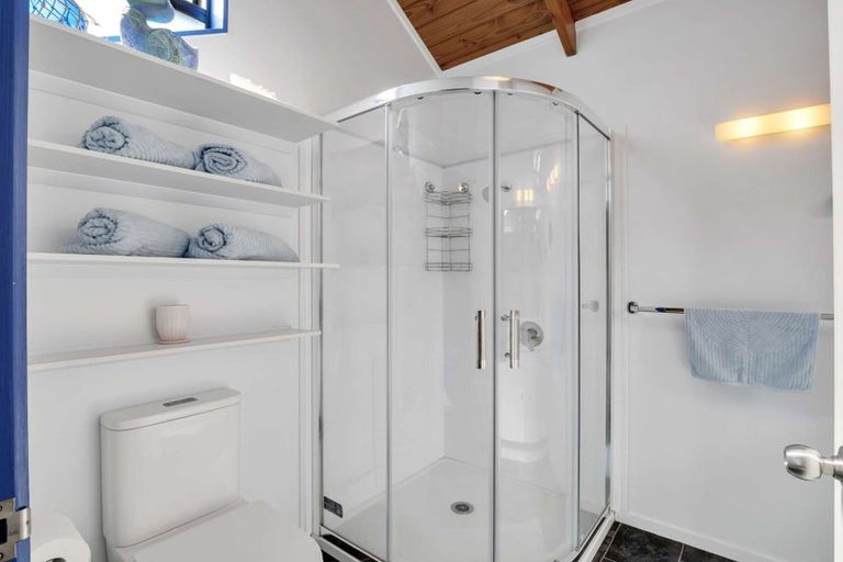 Photo of property in 11 North Way, Titirangi, Auckland, 0604