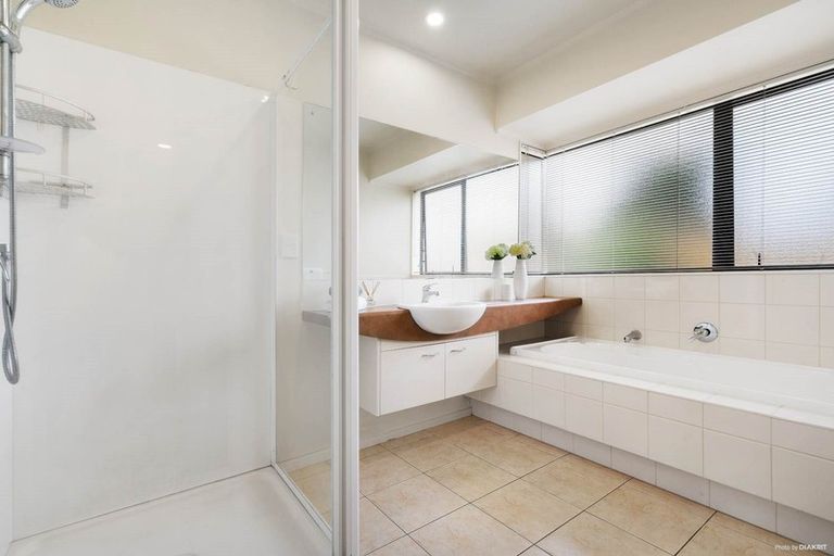 Photo of property in 14 Ballydonegan Rise, East Tamaki, Auckland, 2013