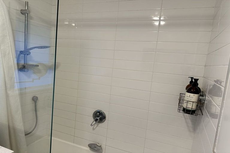 Photo of property in 42 Hilling Street, Titirangi, Auckland, 0604