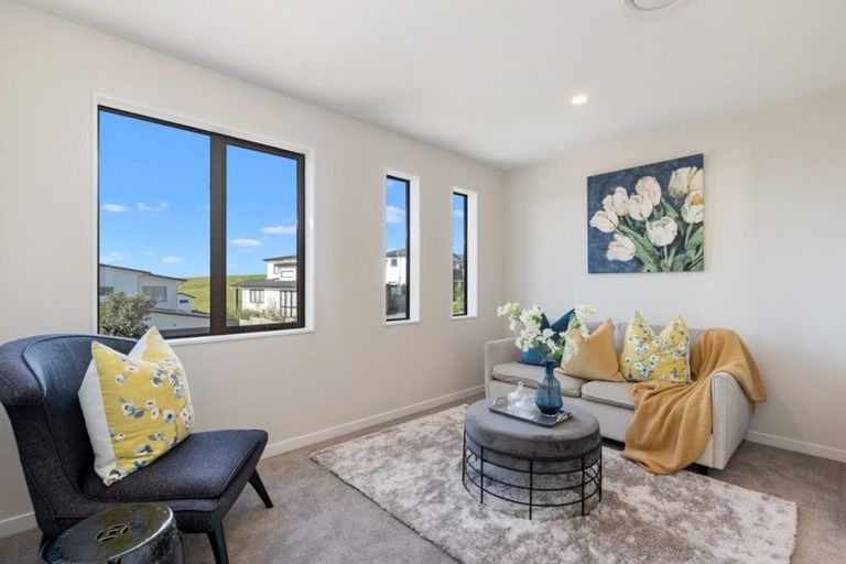 Photo of property in 32 Bounty Road, Long Bay, Auckland, 0630