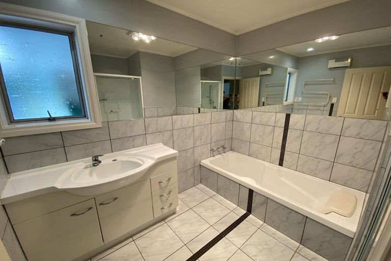 Photo of property in 41 Cron Avenue, Te Atatu South, Auckland, 0610