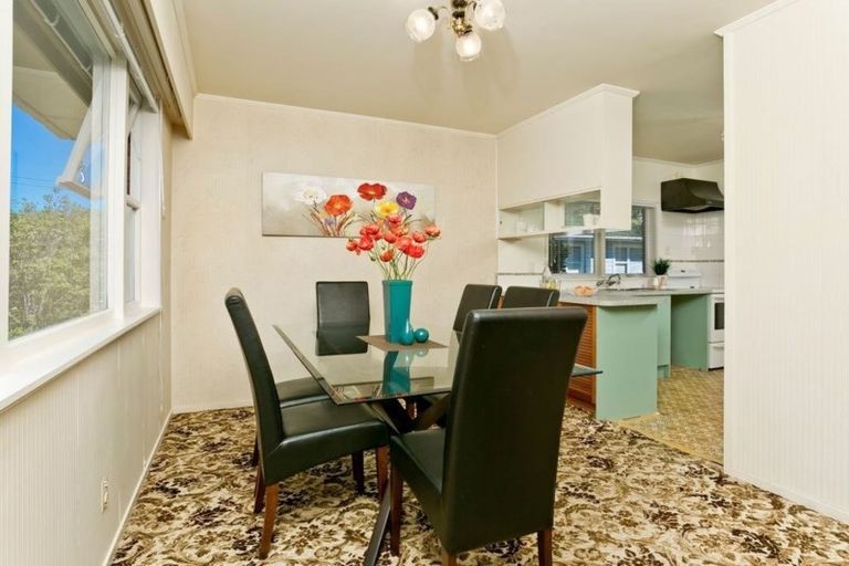 Photo of property in 22 Windermere Crescent, Blockhouse Bay, Auckland, 0600