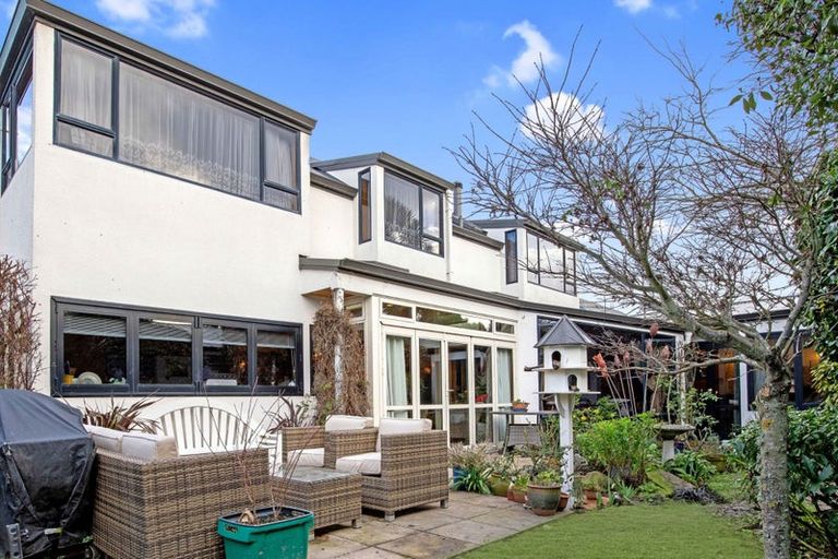 Photo of property in 2/82 Maidstone Road, Ilam, Christchurch, 8041