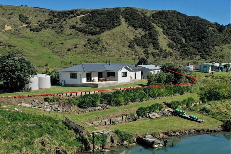 Photo of property in 35 Waikokopu Road, Nuhaka, 4198