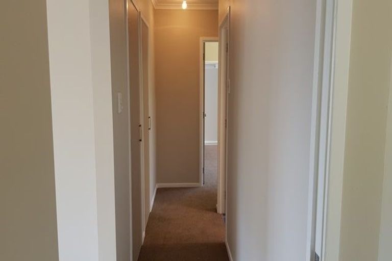 Photo of property in 2/4202a Great North Road, Glendene, Auckland, 0602