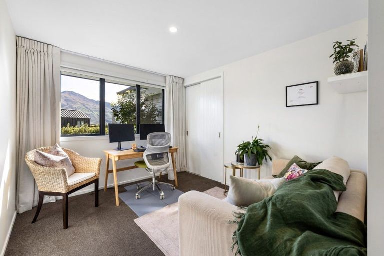 Photo of property in 12 Kereru Crescent, Wanaka, 9305